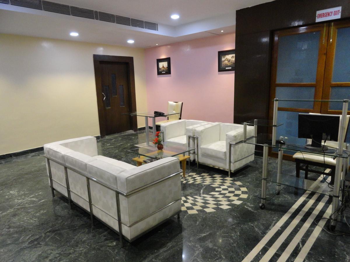 The Senator Hotel Калькутта Экстерьер фото